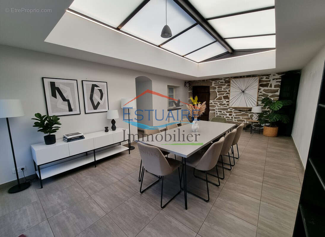 Maison à SAINT-ETIENNE-DE-MONTLUC