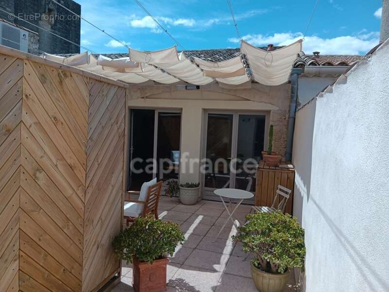 GARD (30) AIGUES-MORTES (30200) à vendre Immeuble mixte de 280 m 2, 1 local commercial 115 m 2 et 3 appartements - photo 12