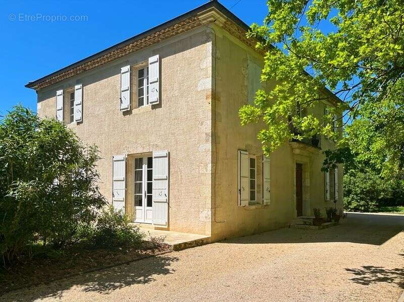 Aux portes de LECTOURE, superbe maison de 9 pièces principales avec jardin - photo 4