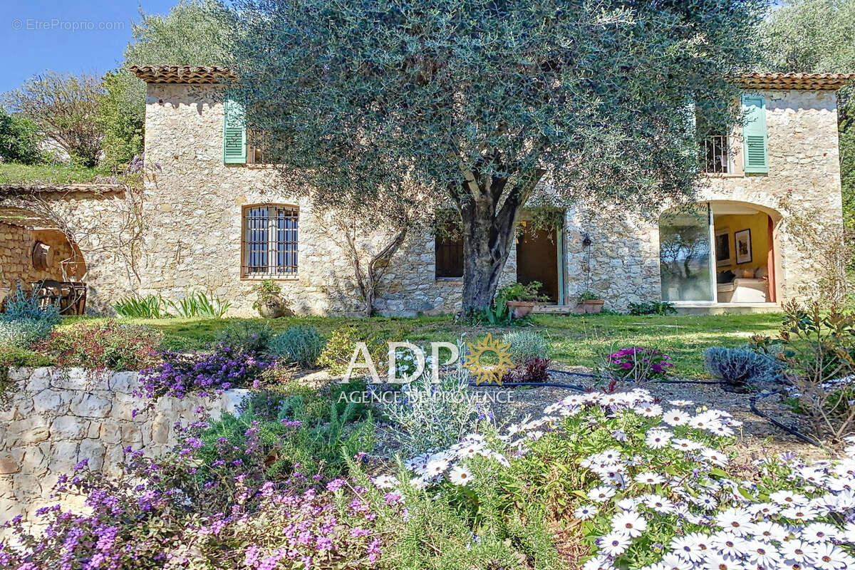 Maison 255 m² à Grasse  - photo 2