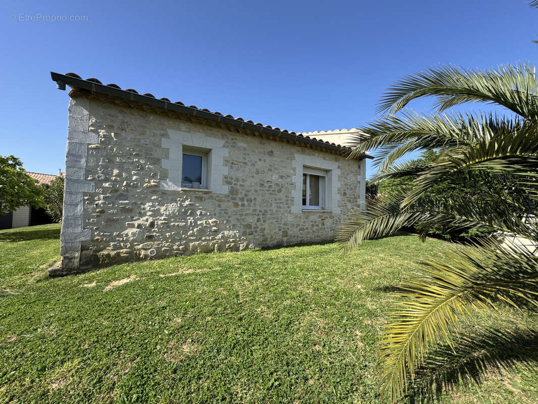 Maison à LAUDUN-L'ARDOISE