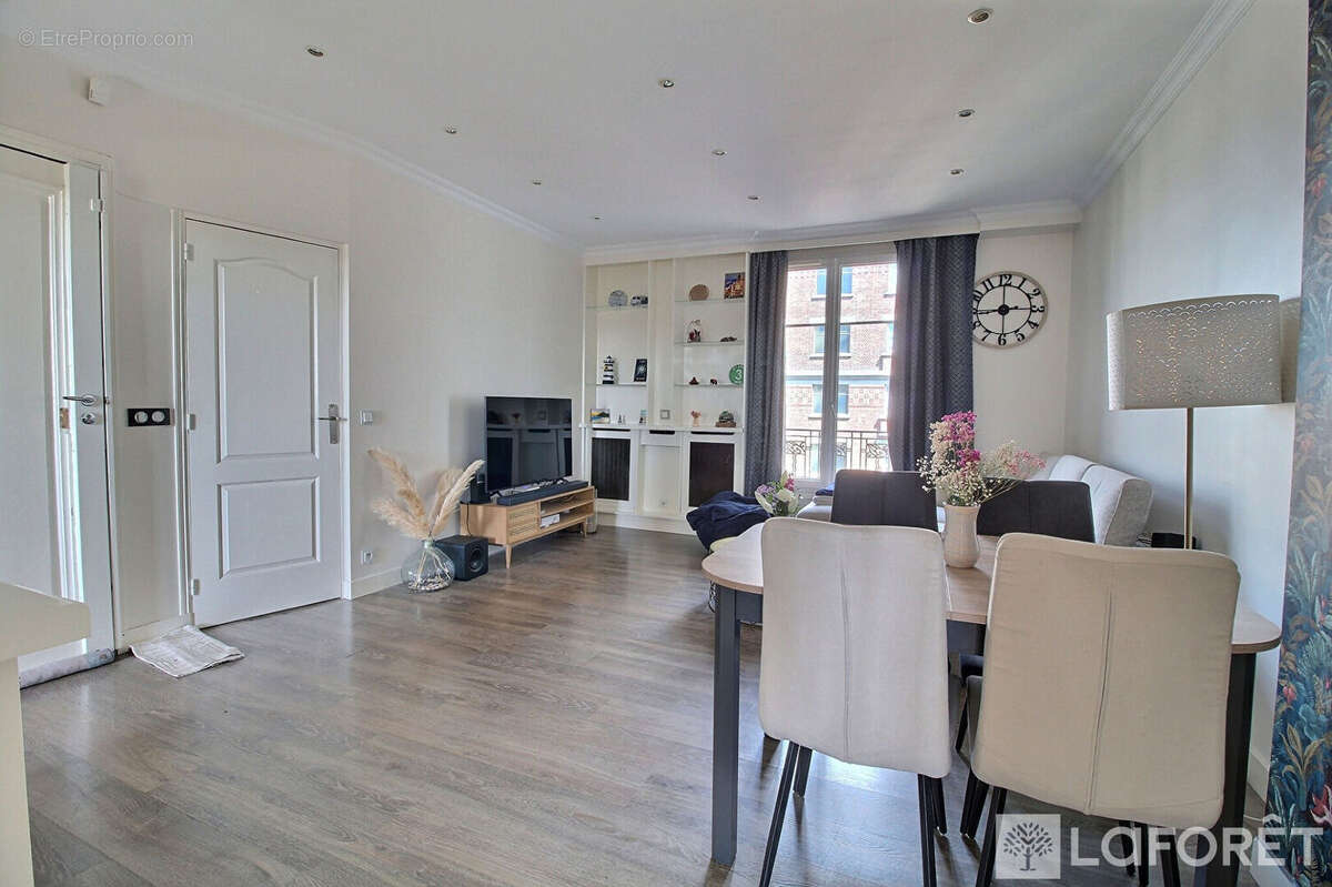 Appartement à LA GARENNE-COLOMBES