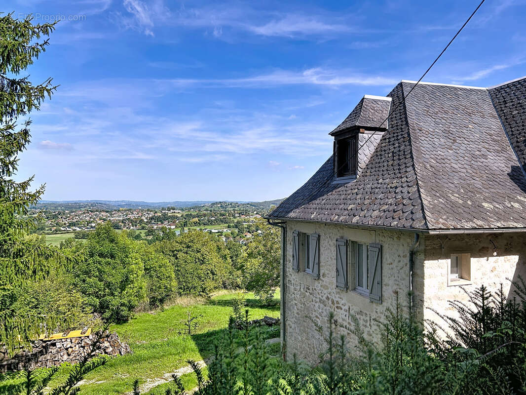 Maison à SAINT-CERNIN-DE-LARCHE