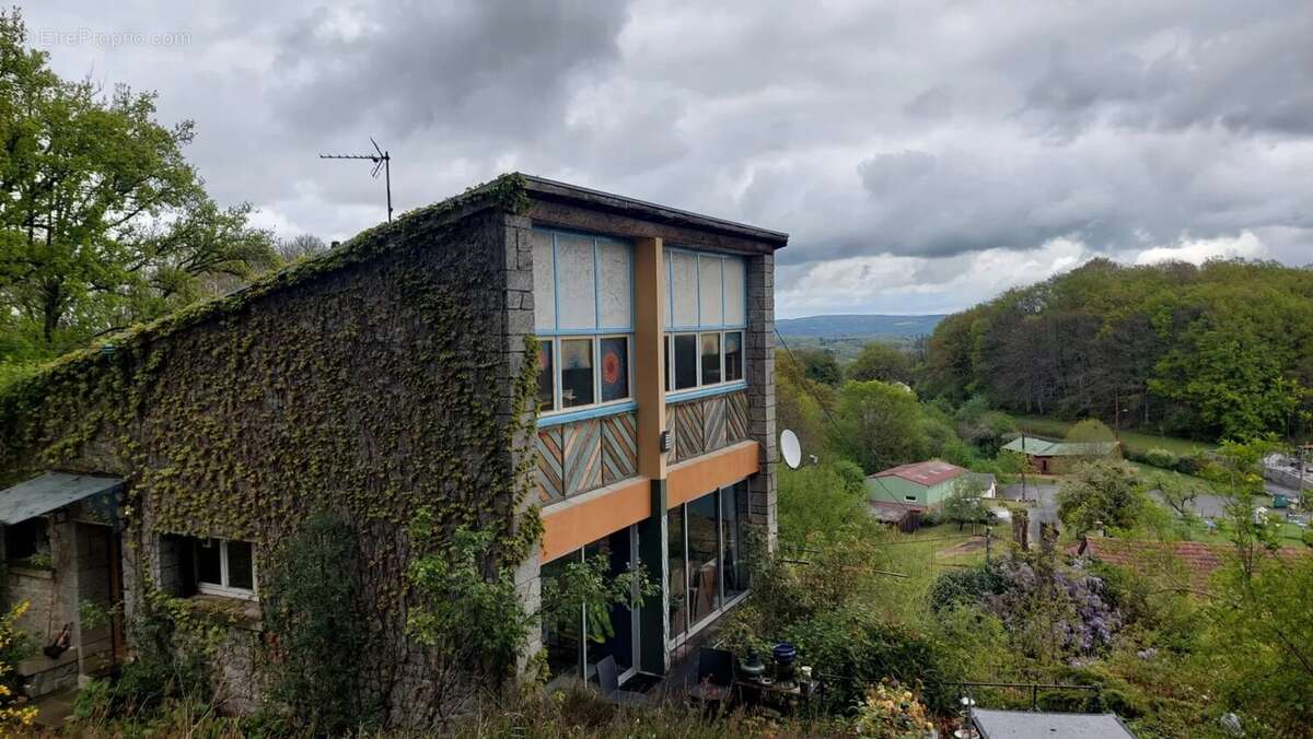 Maison à SAINT-YRIEIX-LES-BOIS