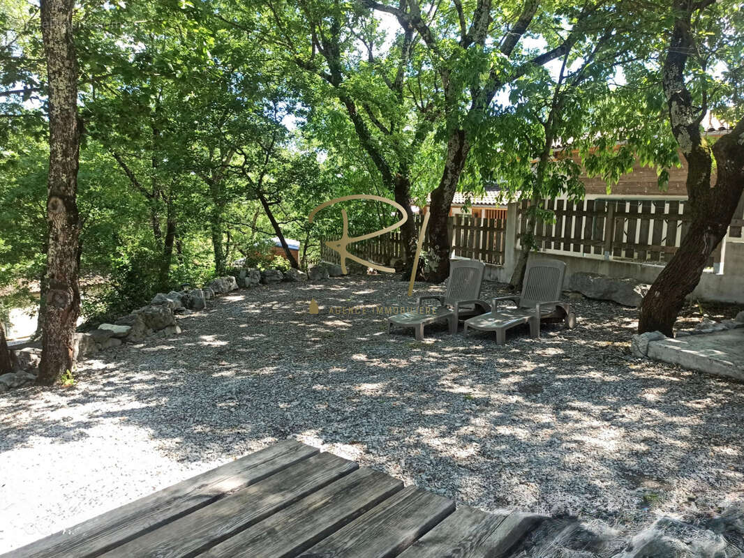 Chalet avec terrasse et piscine - SUD ARDECHE - photo 8