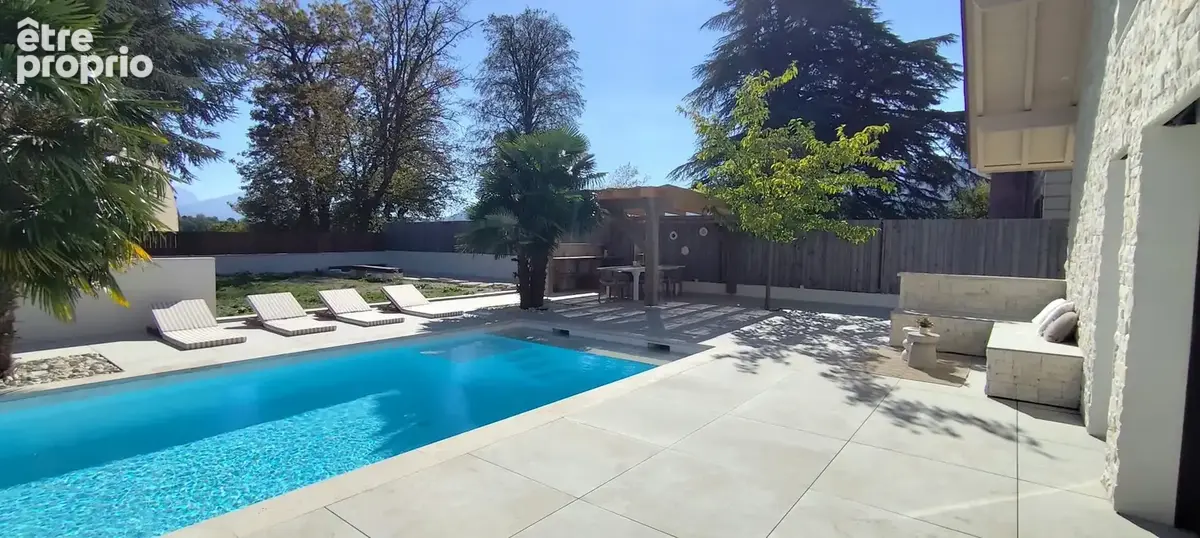 Maison, 4 Chambres, entièrement rénovée avec 3 suites parentales et piscine sur 1500 m2 de terrain - photo 2