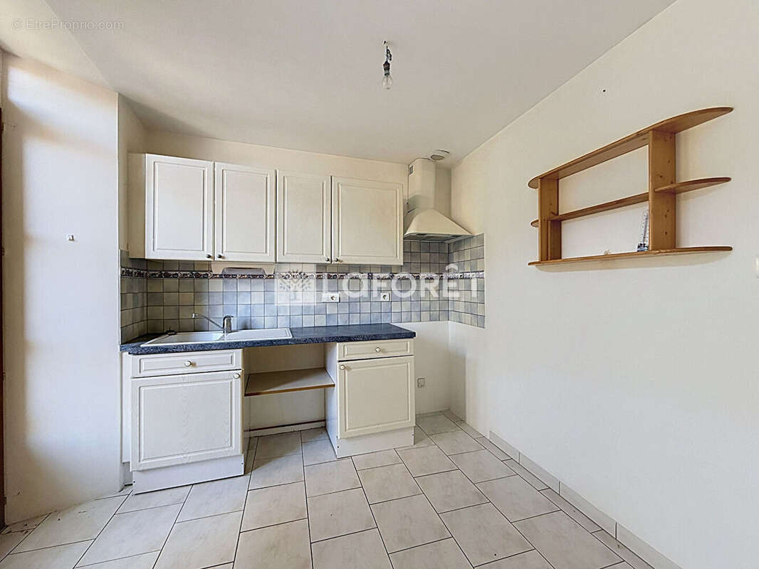 Immeuble Neufchateau 8 pièce(s) 180.19 m2 - photo 3