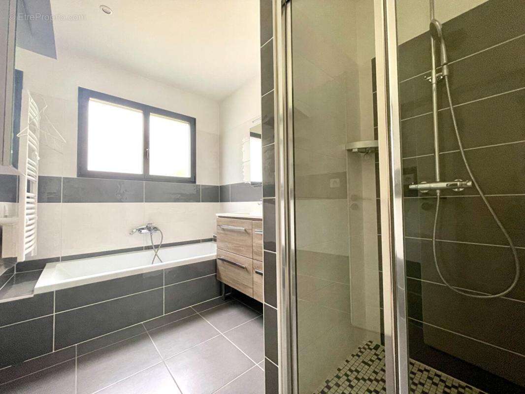 Maison Contemporaine Saint Jean D Illac 4 pièce(s) 119 m2 - photo 15
