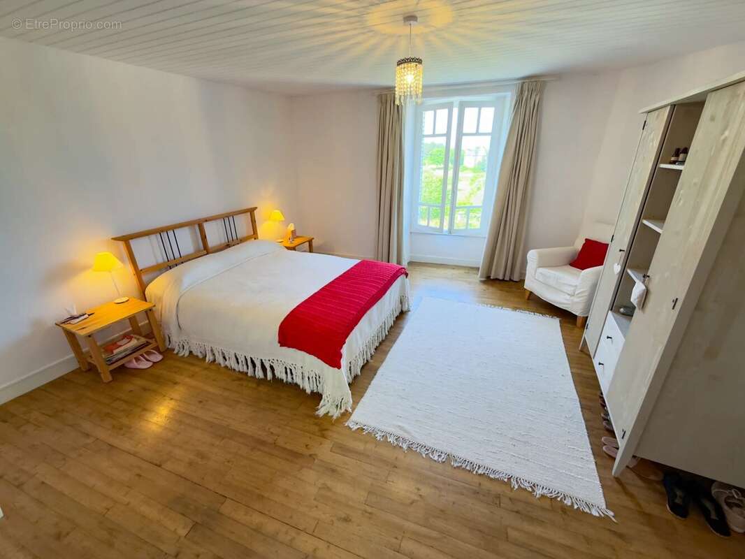 Maison à SAINT-FRONT-LA-RIVIERE