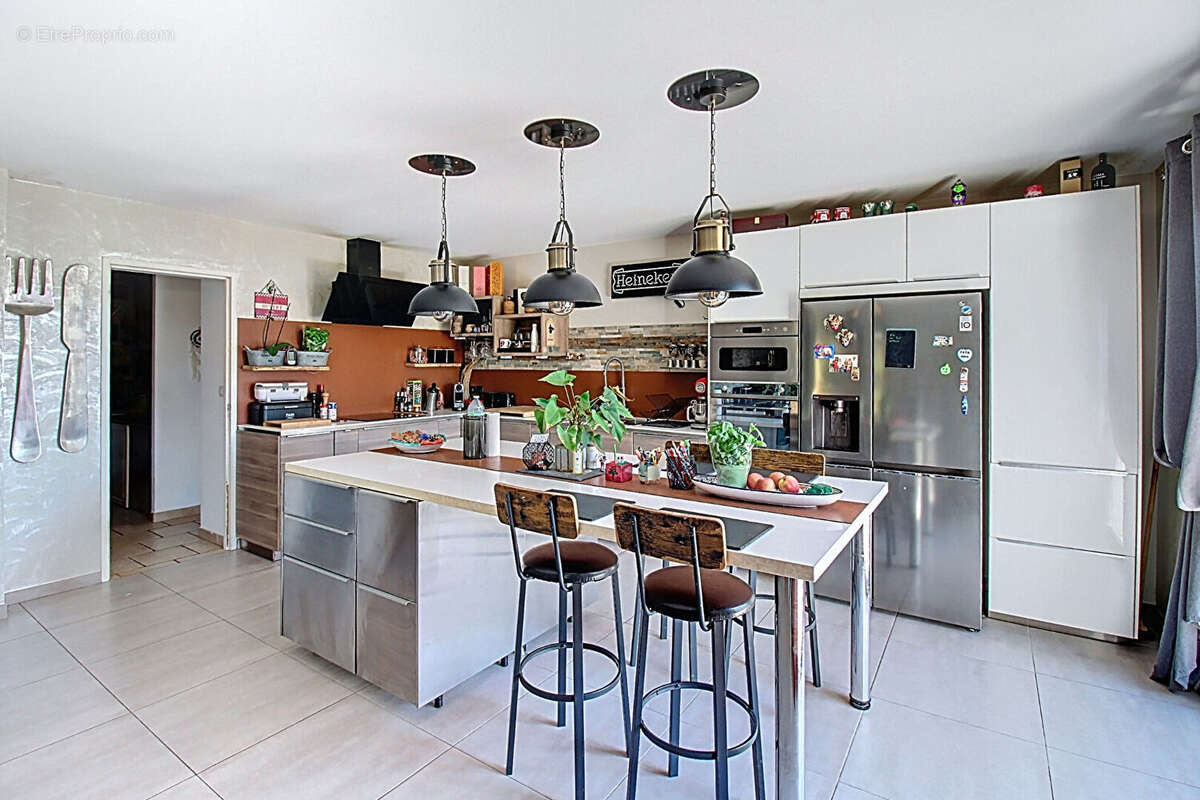 A VENDRE A DRAGUIGNAN Maison récente 238 m² - 6 chambres, piscine et garage - 1807 m² de terrain - photo 5
