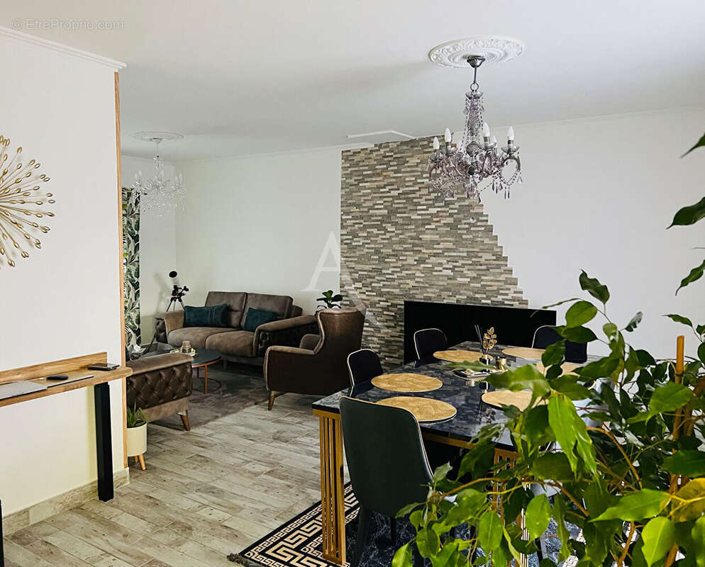 Maison à SAINT-SULPICE-DE-POMMERAY