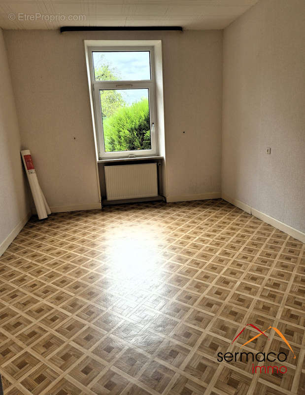 Chambre 2 RDC - Maison à SARREGUEMINES