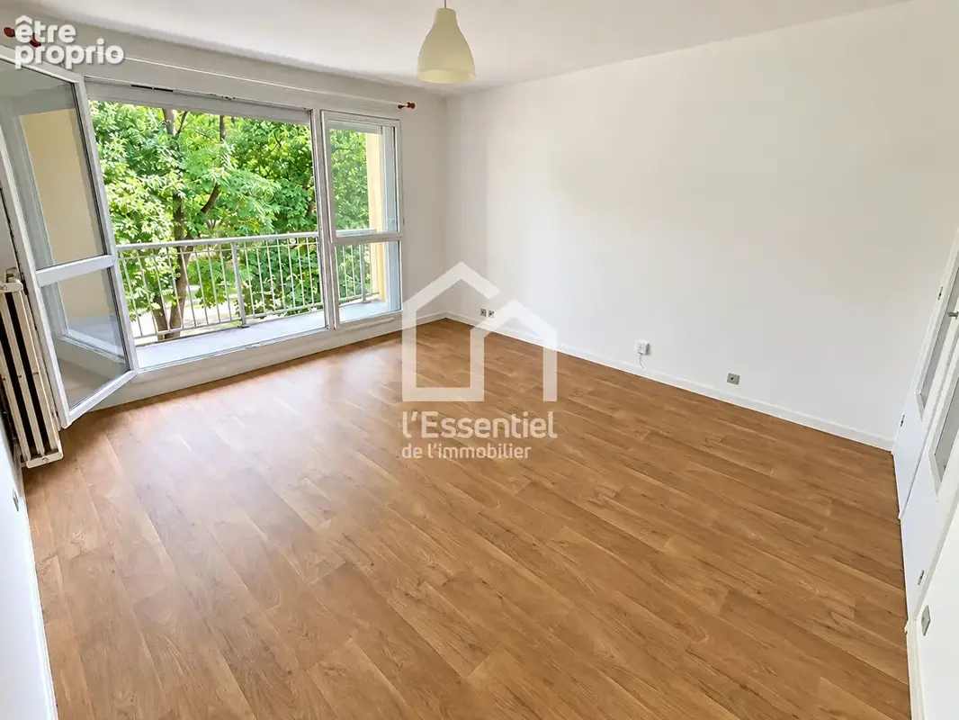 VERNEUIL-SUR-SEINE - Appartement 2 pièces 56 m² avec balcon et box. - photo 2