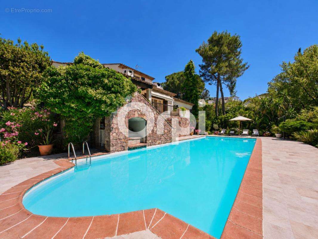Maison à MANDELIEU-LA-NAPOULE