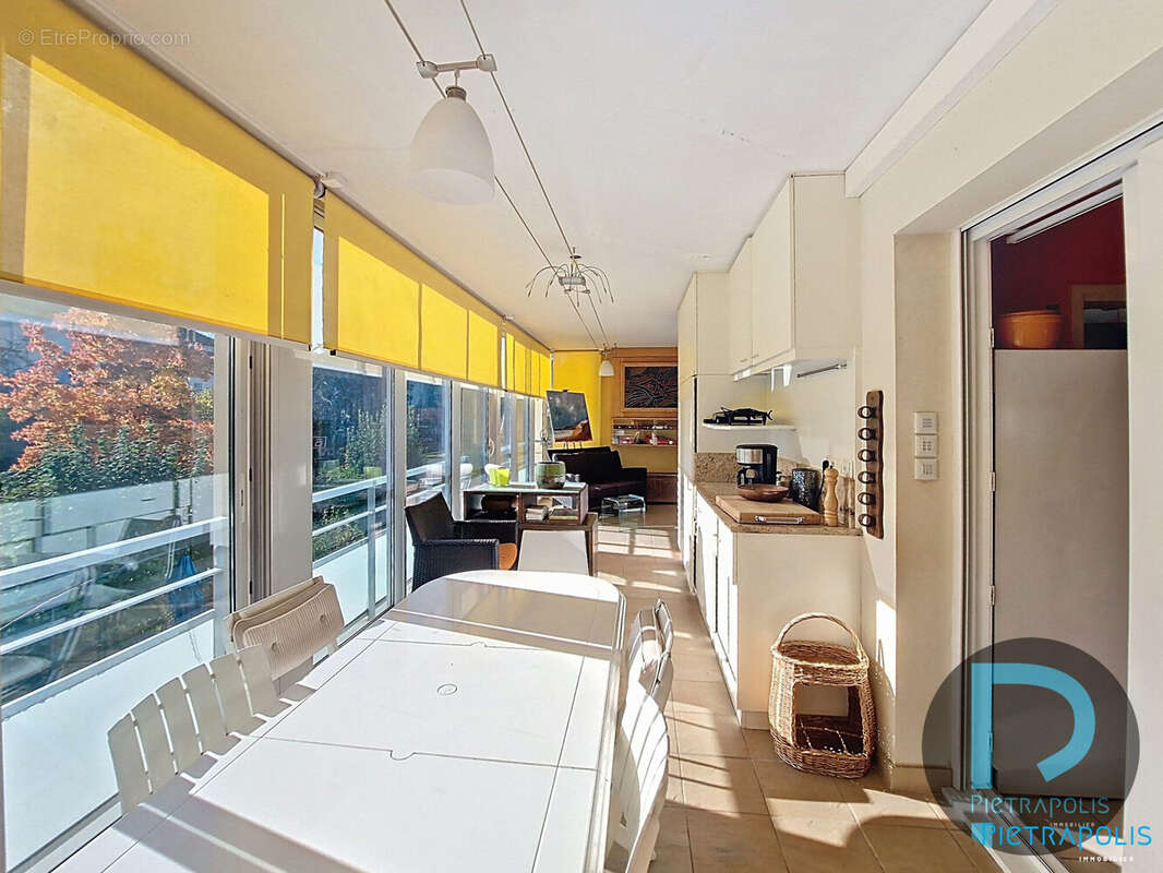 Appartement à SAINT-DENIS-LES-BOURG