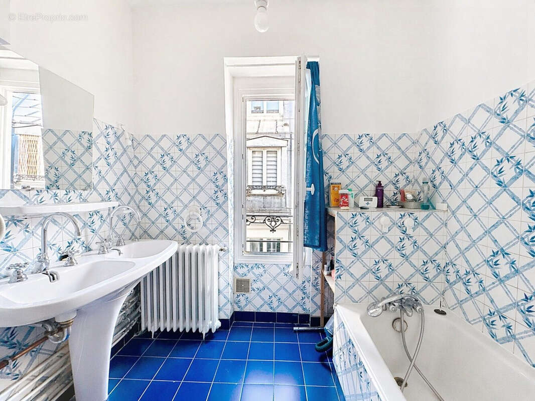 Appartement à PARIS-3E