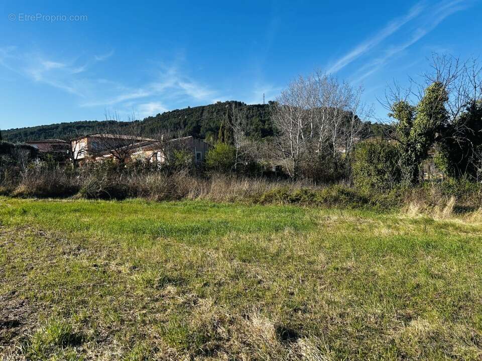 Terrain 950 m² à Salernes  - photo 3
