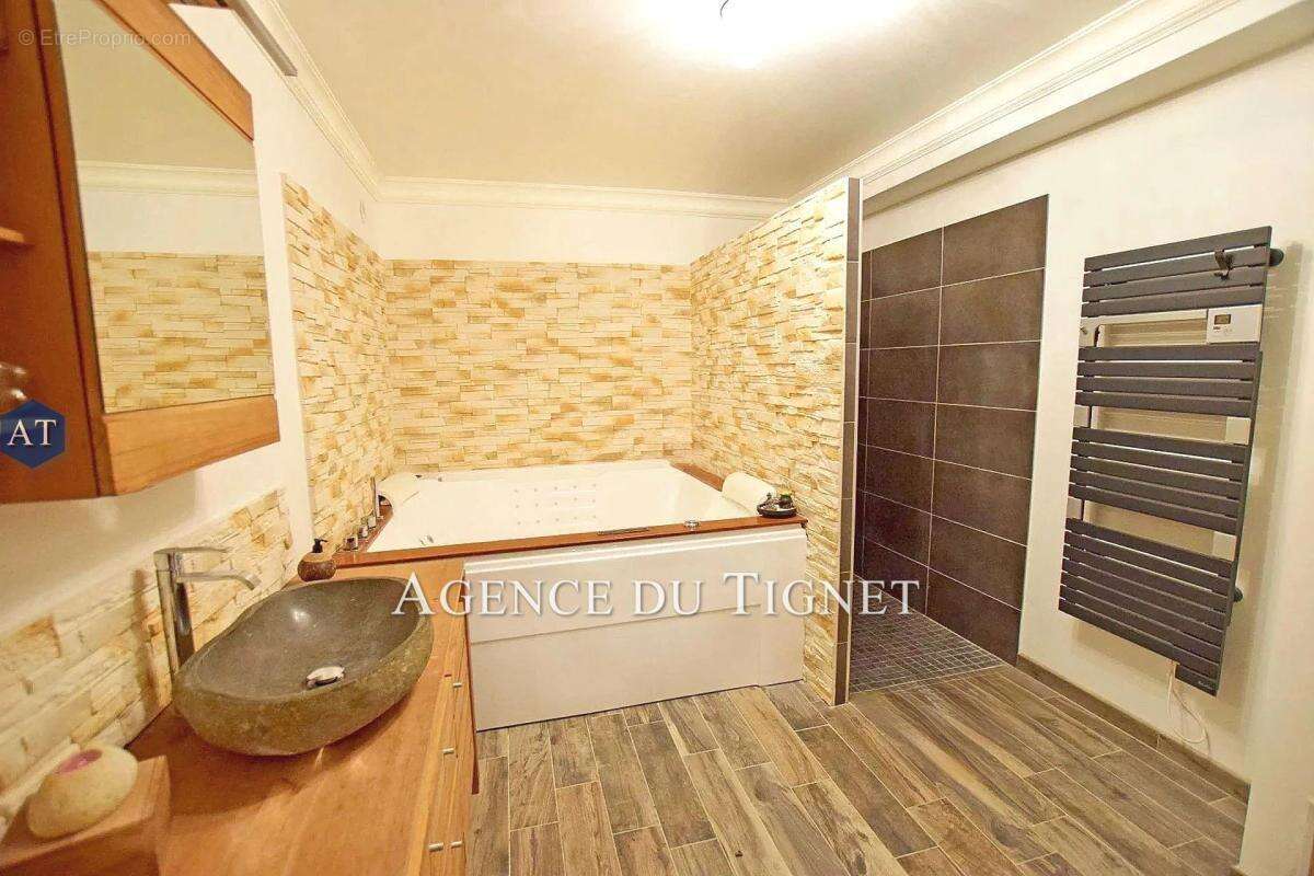 Appartement à SAINT-CEZAIRE-SUR-SIAGNE