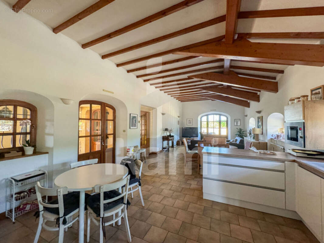 Maison à LA BEGUDE-DE-MAZENC