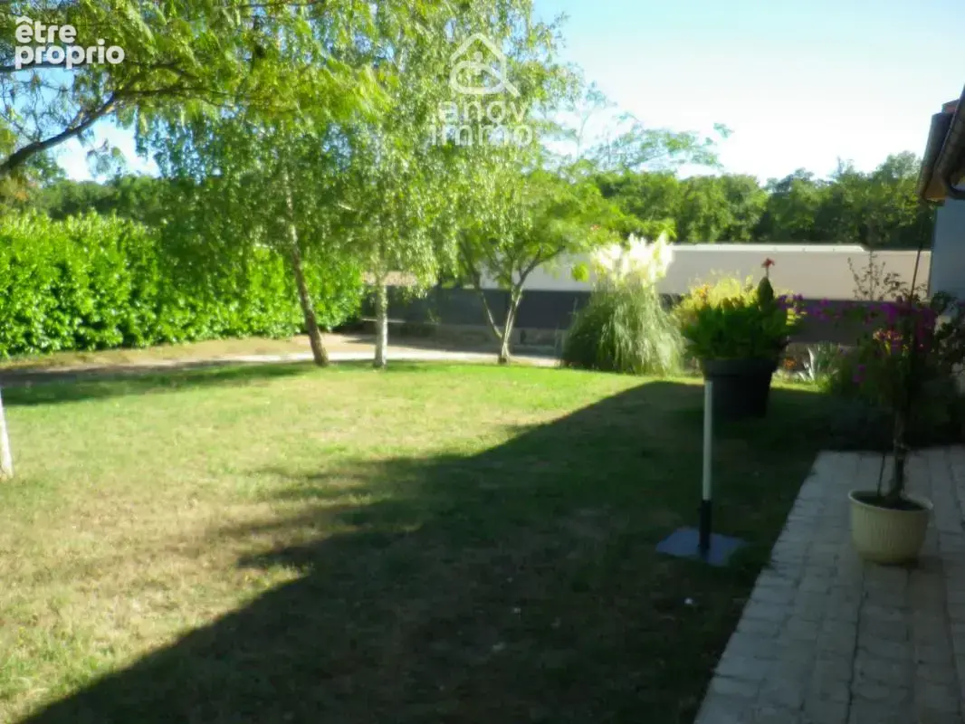 Pavillon avec dépendances et grand terrain - photo 6