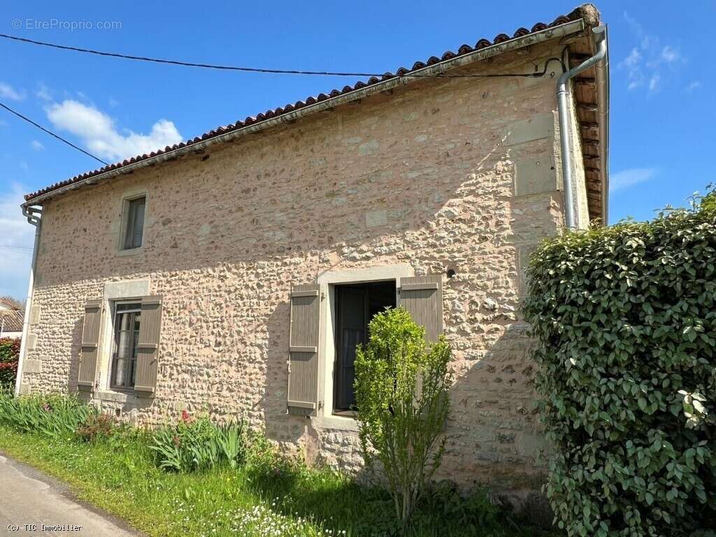 Maison à SAUZE-VAUSSAIS