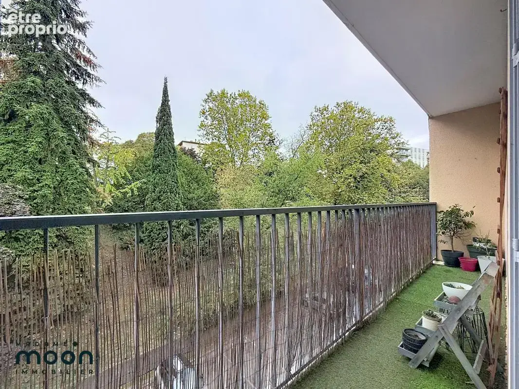 Oullins - Secteur Glacière Jomard - T3 55m2 - Balcon parking - photo 13