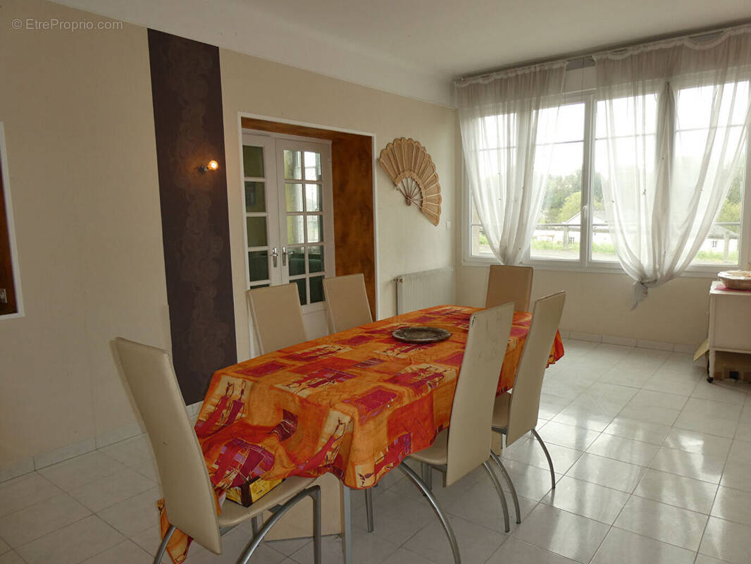 Maison à AMBRIERES-LES-VALLEES