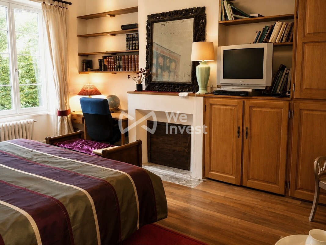 Maison 247 m² à Neuille-Le-Lierre  - photo 6