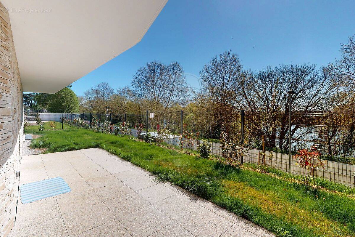 Appartement à SAINT-JEAN-DE-LA-RUELLE