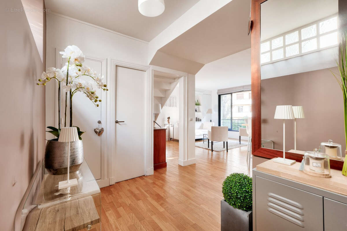 Appartement à PARIS-16E