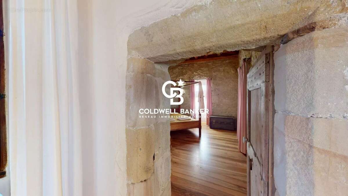 Maison à LISSAC-ET-MOURET