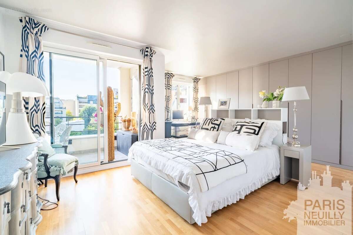 Appartement à COURBEVOIE