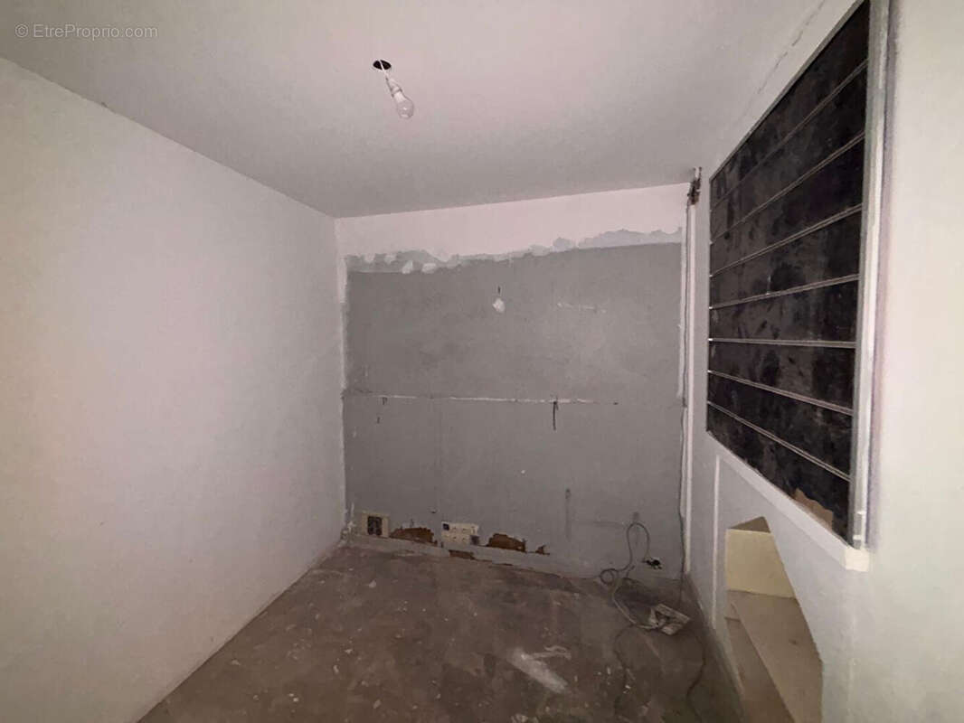 Commerce à MARSEILLE-1E