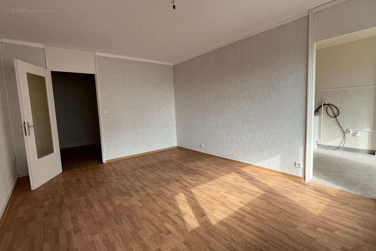Appartement à LES PONTS-DE-CE