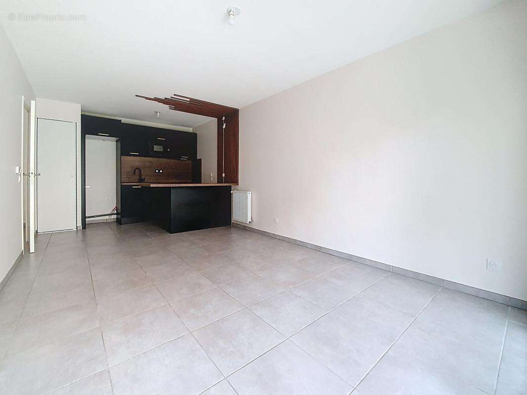 Appartement à SIMANDRES