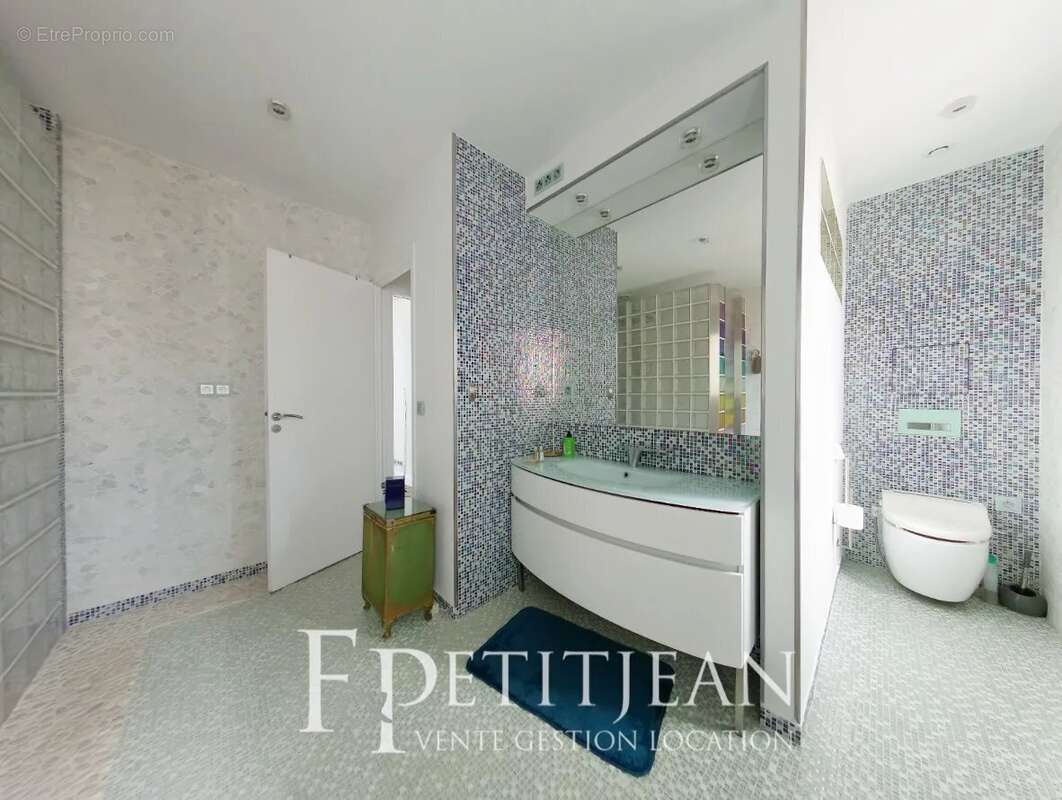 Appartement à PARIS-7E