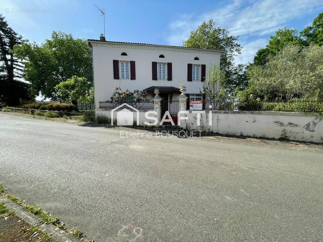 Photo 1 - Maison à SAINT-LOUBOUER
