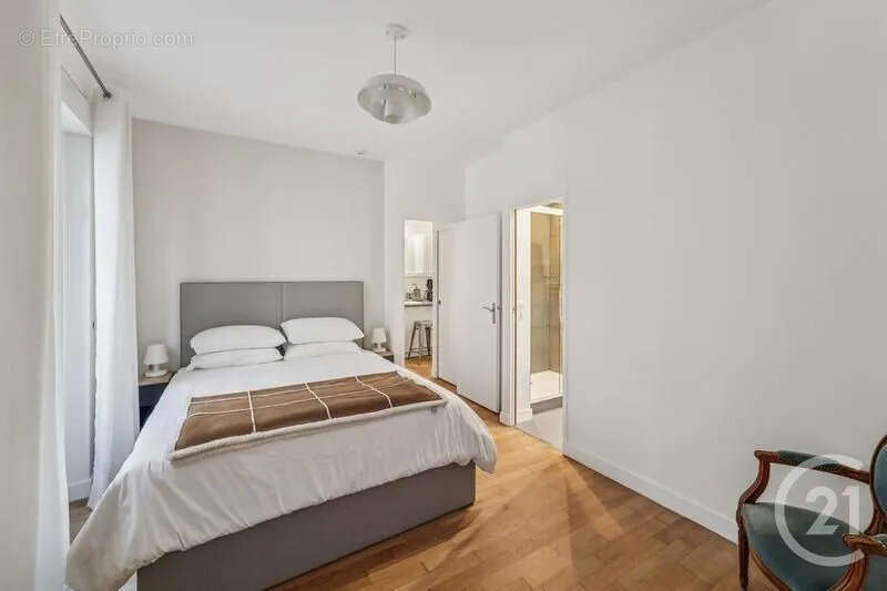 Appartement à NEUILLY-SUR-SEINE
