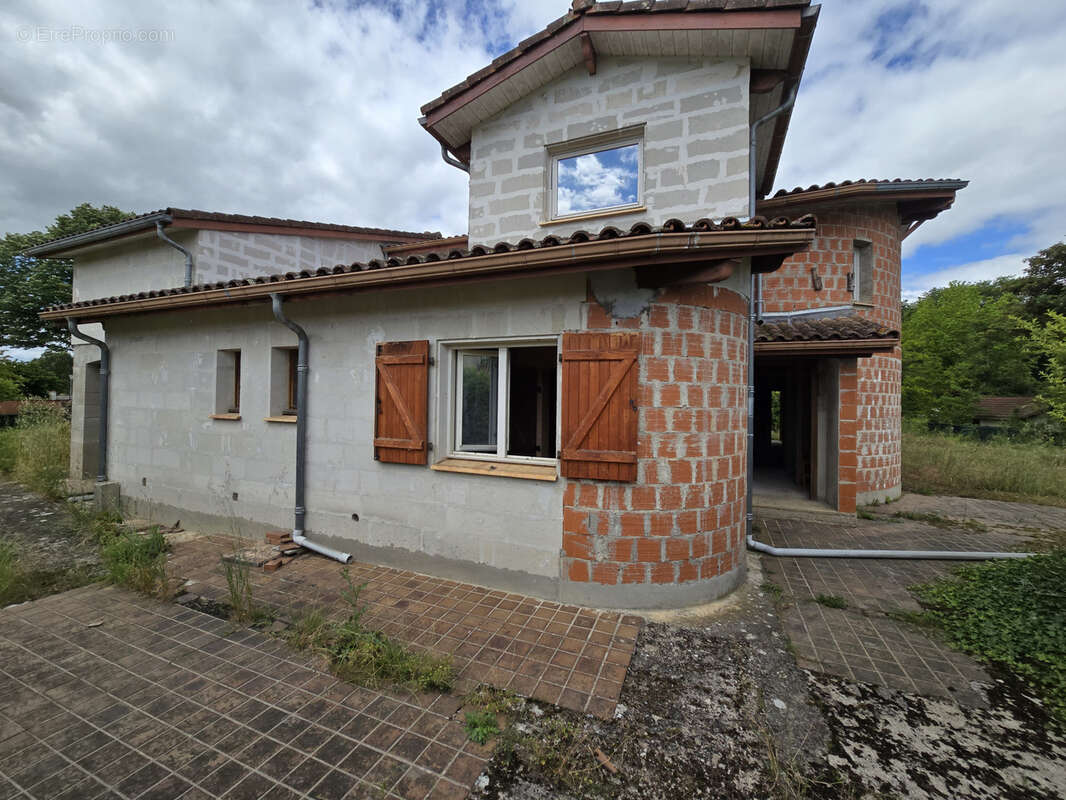 Maison à RIVIERES