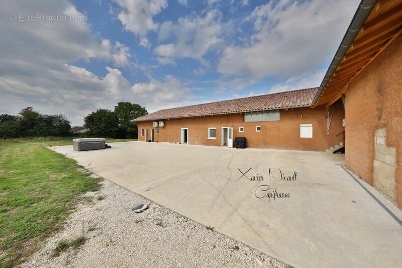 Maison à MONTREVEL-EN-BRESSE