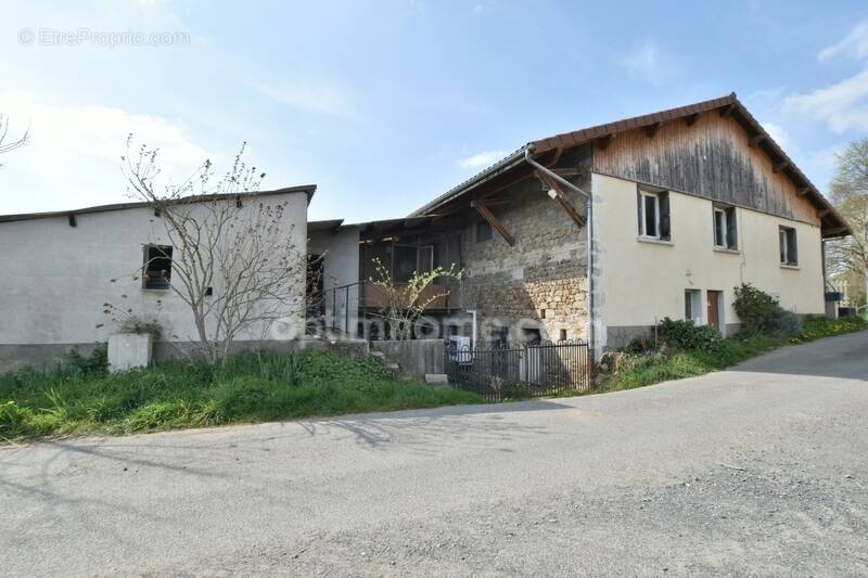Maison à DOMAIZE