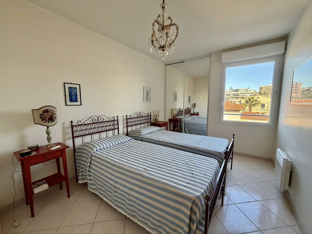 Appartement à SAINT-LAURENT-DU-VAR