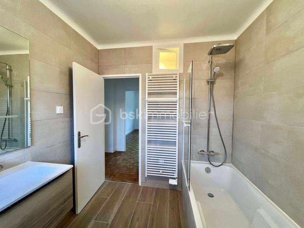Appartement à VILLE-D'AVRAY