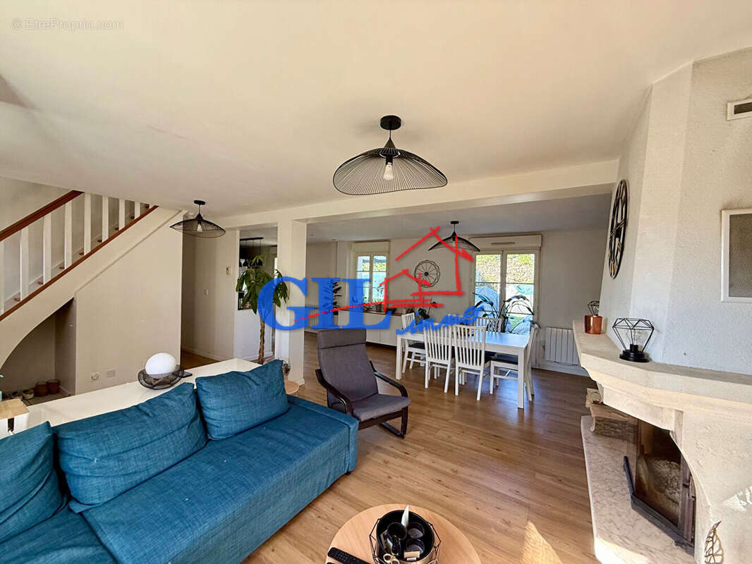 Maison à SAVIGNY-LE-TEMPLE