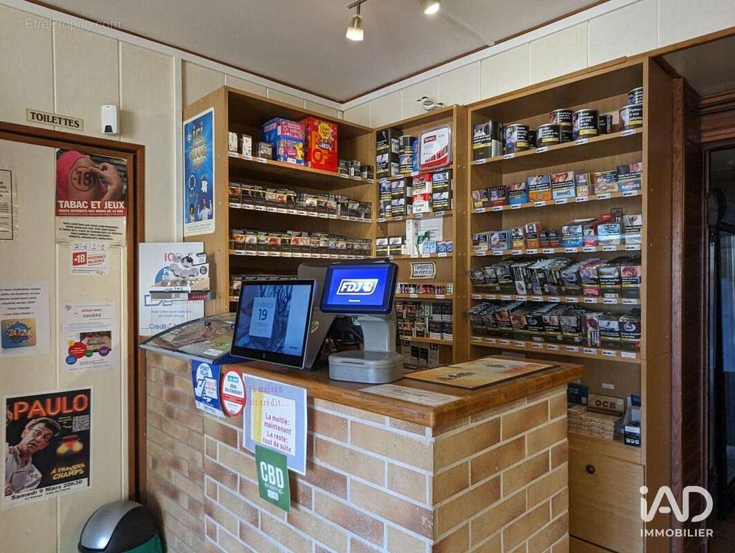 Photo 2 - Commerce à NEUVILLE-SUR-SARTHE