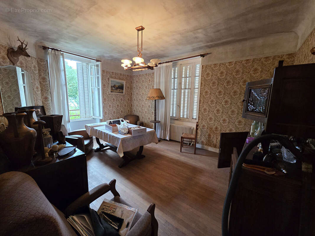 n°2 - Maison à BUGEAT