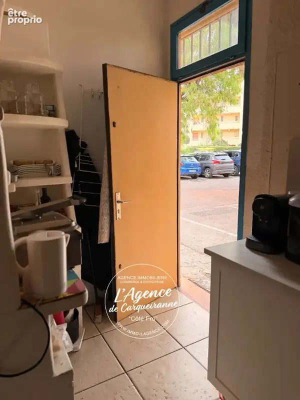 Location gerance bar a vins bieres avec licence iv ou fonds de commerce idealement situe dans le quartier de la faviere bormes-l - photo 11