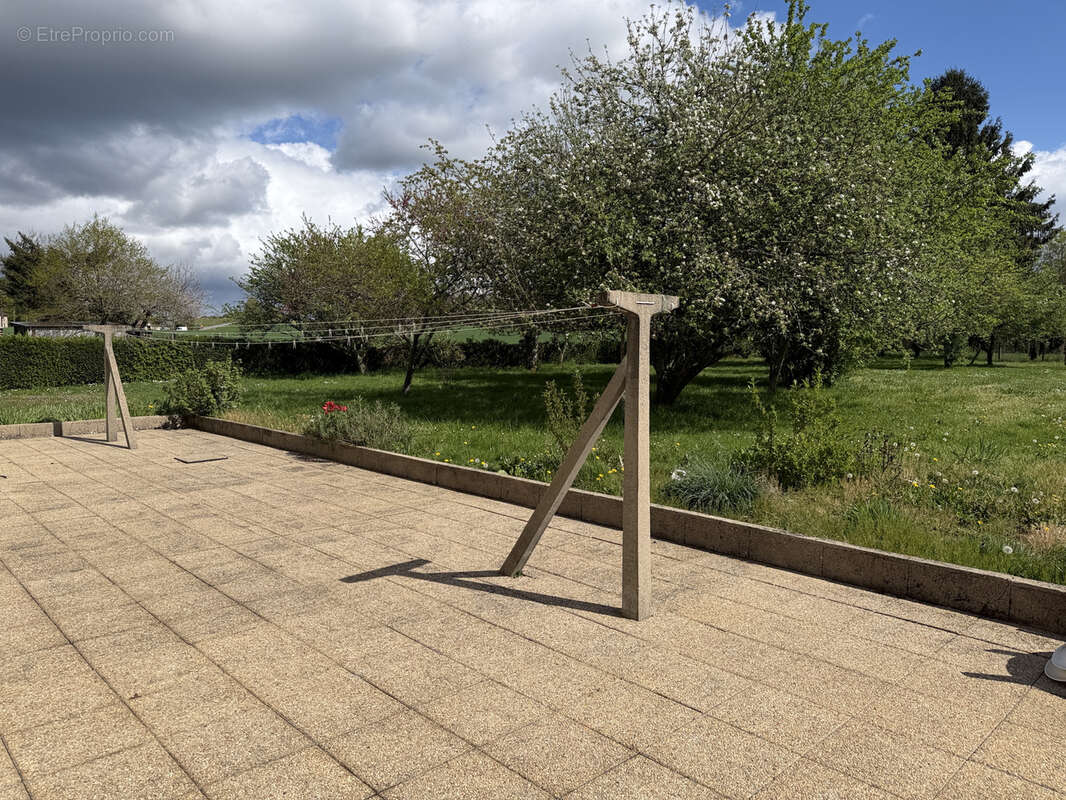 Maison à NEUVIC-ENTIER