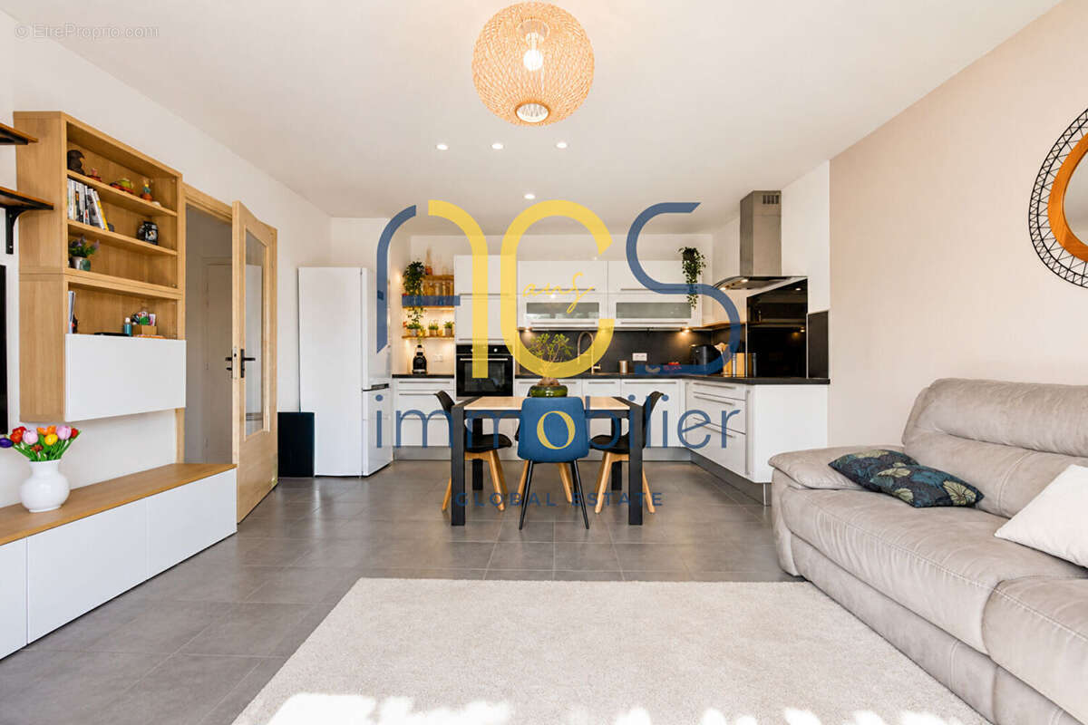 Appartement à CHATEAUNEUF-LES-MARTIGUES