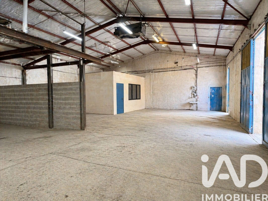 Photo 2 - Commerce à MONTEUX